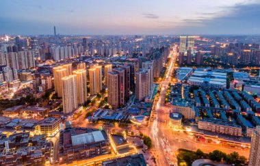 Tianjin şehir binasının gökyüzü gece görüşü