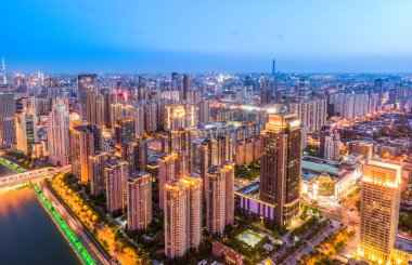 Tianjin şehir binasının gökyüzü gece görüşü