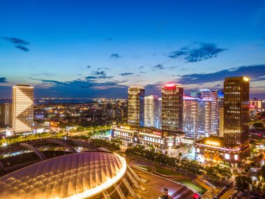 Nantong Finans Merkezi 'nin gece görüşünün hava fotoğrafları.