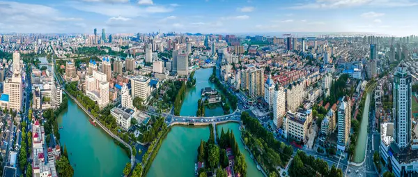 Nantong, Jiangsu şehir manzarasının hava fotoğrafçılığı.