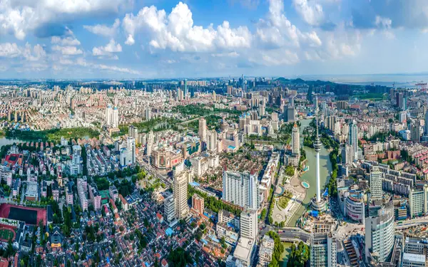 Nantong, Jiangsu şehir manzarasının hava fotoğrafçılığı.