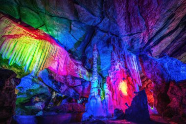 Çin 'in Xintai şehrindeki yeraltı mağaraları.