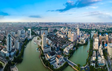 Nantong, Jiangsu şehir manzarasının hava fotoğrafçılığı.