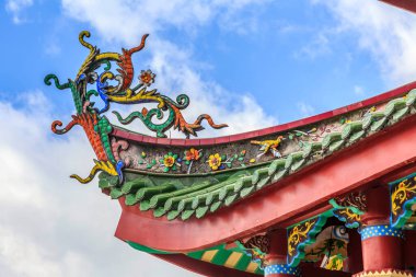 Xiamen, Çin 'deki antik binaların çatıları.