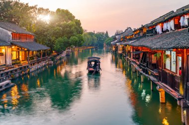 Wuzhen, Çin 'deki antik evlerin gece manzarası