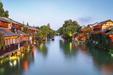 Wuzhen, Çin 'deki antik evlerin gece manzarası