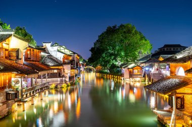 Wuzhen, Çin 'deki antik evlerin gece manzarası