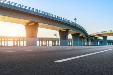 Çin açıkhava viyadük beton yolu.