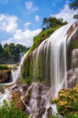 Çarpıcı manzaraya Guangxi eyaleti Çin Detian şelaleler