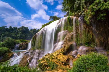 Çarpıcı manzaraya Guangxi eyaleti Çin Detian şelaleler