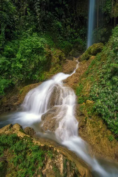 Çarpıcı manzaraya Guangxi eyaleti Çin Detian şelaleler