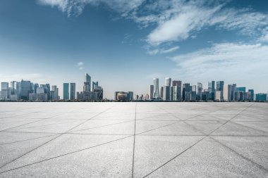 Kare ve modern şehir binaları ufuk çizgisi
