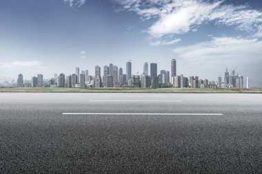 Freeway Skyline ve finans bölgesi modern binaları