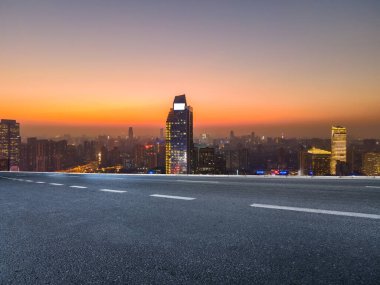 Freeway Skyline ve finans bölgesi modern binaları