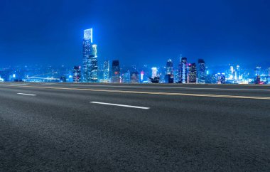 Freeway Skyline ve finans bölgesi modern binaları
