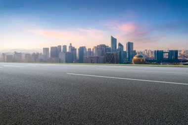 Freeway Skyline ve finans bölgesi modern binaları
