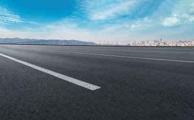 Freeway Skyline ve finans bölgesi modern binaları