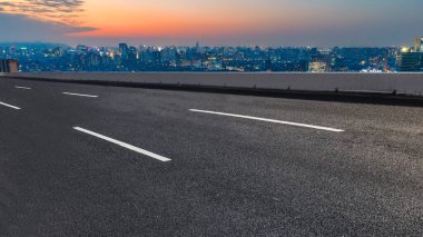 Freeway Skyline ve finans bölgesi modern binaları