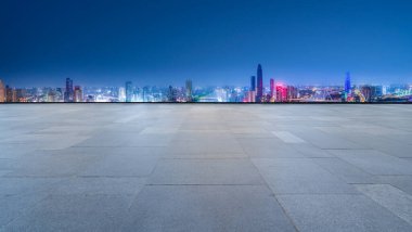 Boş meydan ve Çin modern şehir binaları