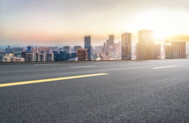Yol ve Çin modern şehir binaları