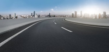 Freeway Skyline ve finans bölgesi modern binaları