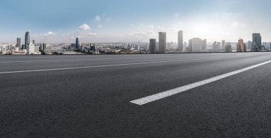 Freeway Skyline ve finans bölgesi modern binaları