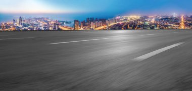 Freeway Skyline ve finans bölgesi modern binaları