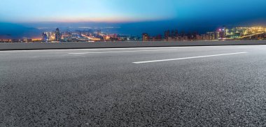 Freeway Skyline ve finans bölgesi modern binaları