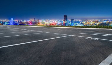 Freeway Skyline ve finans bölgesi modern binaları