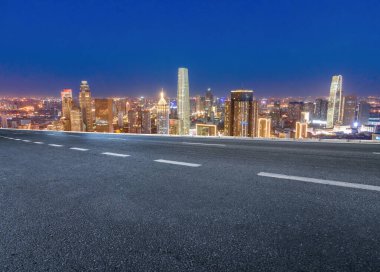 Freeway Skyline ve finans bölgesi modern binaları