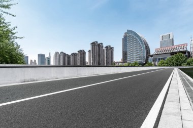 Freeway Skyline ve finans bölgesi modern binaları