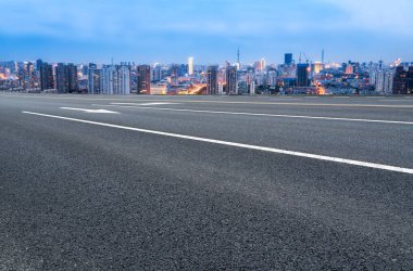 Freeway Skyline ve finans bölgesi modern binaları