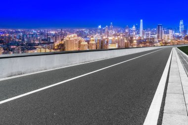 Freeway Skyline ve finans bölgesi modern binaları