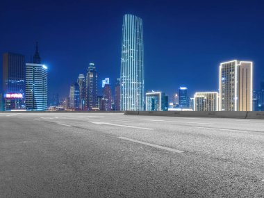 Freeway Skyline ve finans bölgesi modern binaları