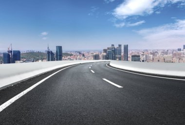 Yol ve Çin modern şehir binaları