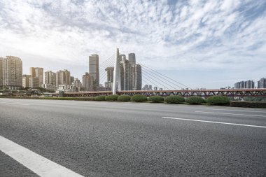 Freeway Skyline ve finans bölgesi modern binaları