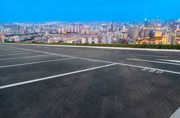 Freeway Skyline ve finans bölgesi modern binaları