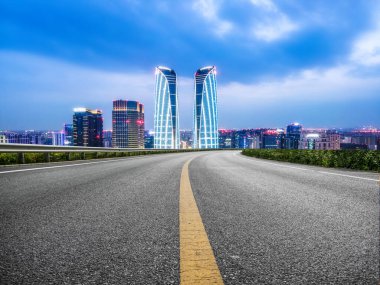 Freeway Skyline ve finans bölgesi modern binaları