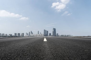 Yol ve Çin modern şehir binaları