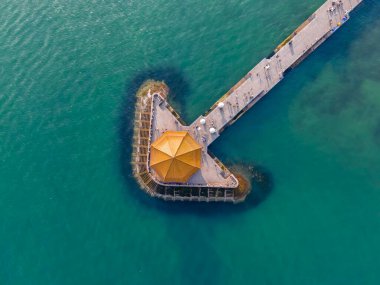 Qingdao körfezi trestle köprüsü manzarası.