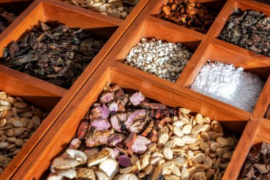 Bitkisel ilaçlar, şifalı bitkiler ve şifalı bitkiler. Natura.