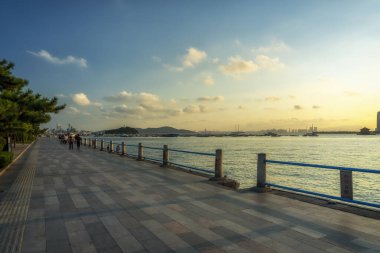 Qingdao, Çin 'in güzel kıyı manzarası.