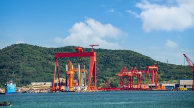 Rıhtım vinçleri konteynerleri, ticaret portu, nakliye