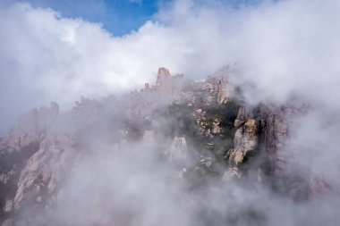 Qingdao 'daki Laoshan Dağı' nın güzel doğal manzarası.