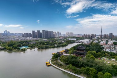 Çin Taizhou şehir binalarının gökyüzü fotoğrafı