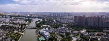 Çin Taizhou şehir binalarının gökyüzü fotoğrafı