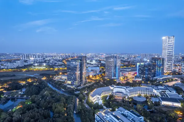 Hava fotoğrafçısı Suzhou şehir binaları gökyüzü gece görüşü