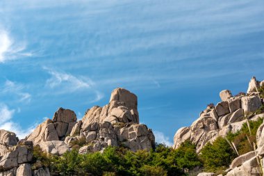 Qingdao 'daki Laoshan Dağı' nın güzel doğal manzarası.