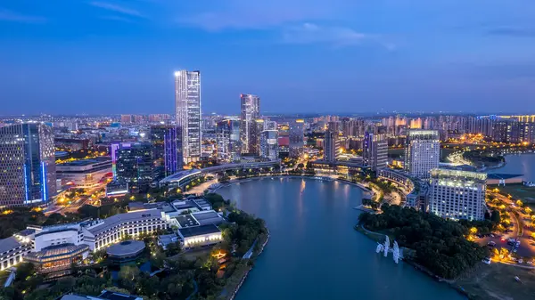 Hava fotoğrafçısı Suzhou şehir binaları gökyüzü gece görüşü