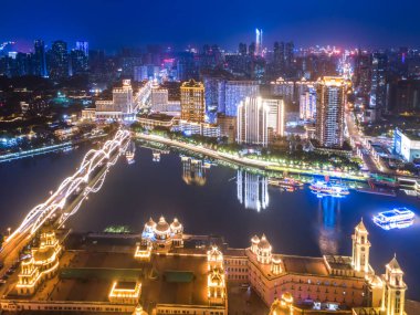 Fuzhou şehir gece manzarasının geniş formatlı hava fotoğrafçılığı